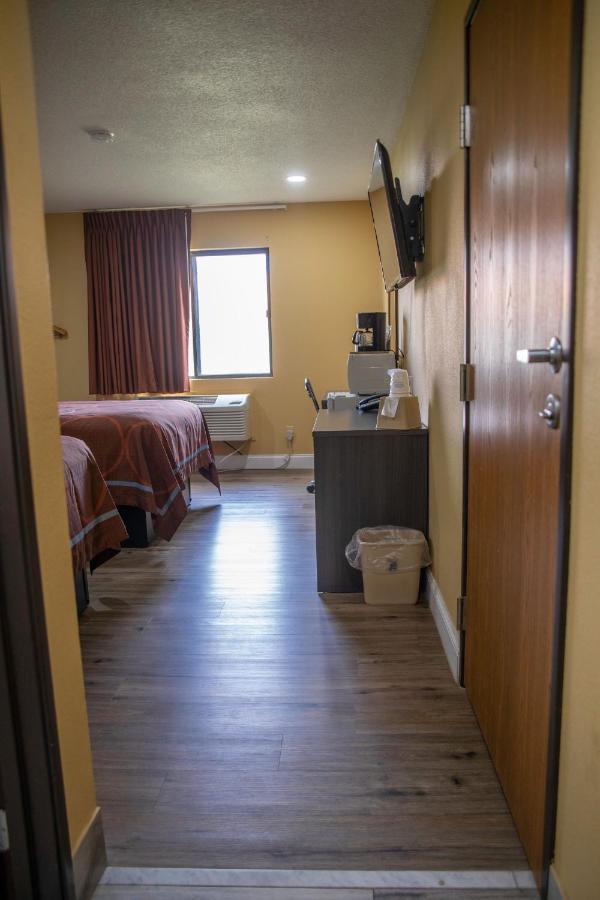 Super 8 By Wyndham Mountain Home Bagian luar foto