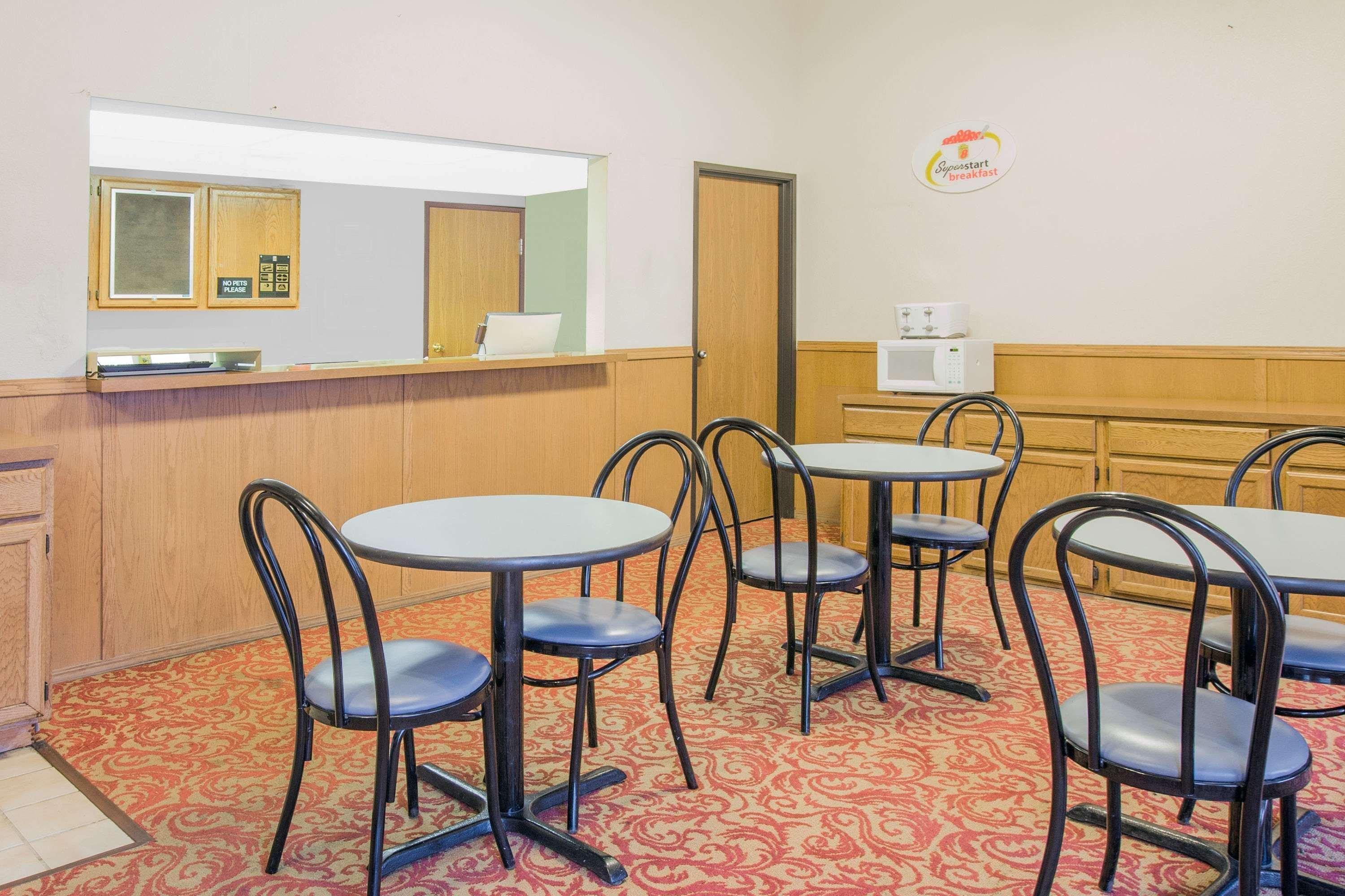 Super 8 By Wyndham Mountain Home Bagian luar foto